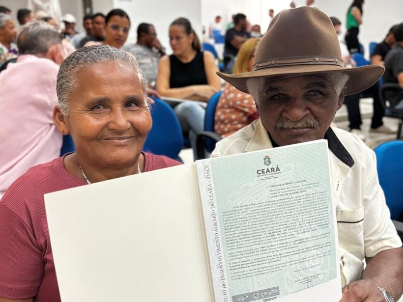 Governo do Ceará realiza entrega de títulos de propriedade em Juazeiro do Norte