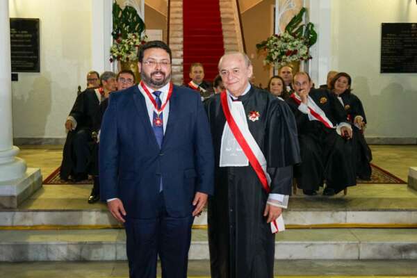 Secretário do Trabalho do Ceará recebe Medalha da Ordem Alencarina do Mérito Judiciário do Trabalho