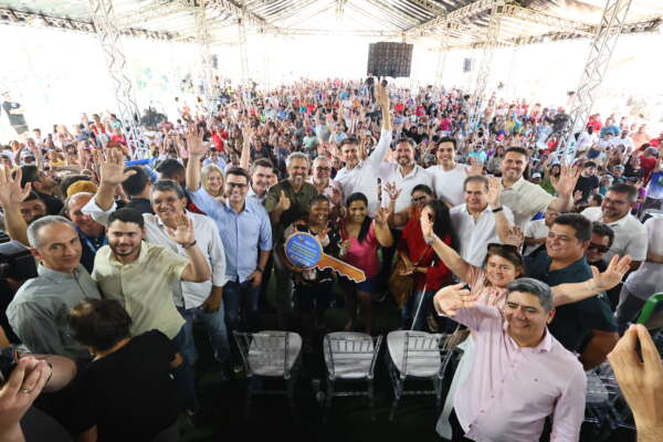 Minha Casa, Minha Vida: Governos Federal e Estadual entregam 500 novas moradias em Itapipoca