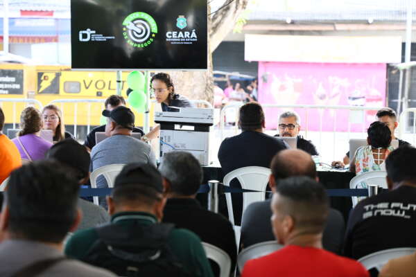 Governo do Ceará realizou mais uma edição da Black Friday de Empregos com oferta de cerca de 7 mil vagas de trabalho