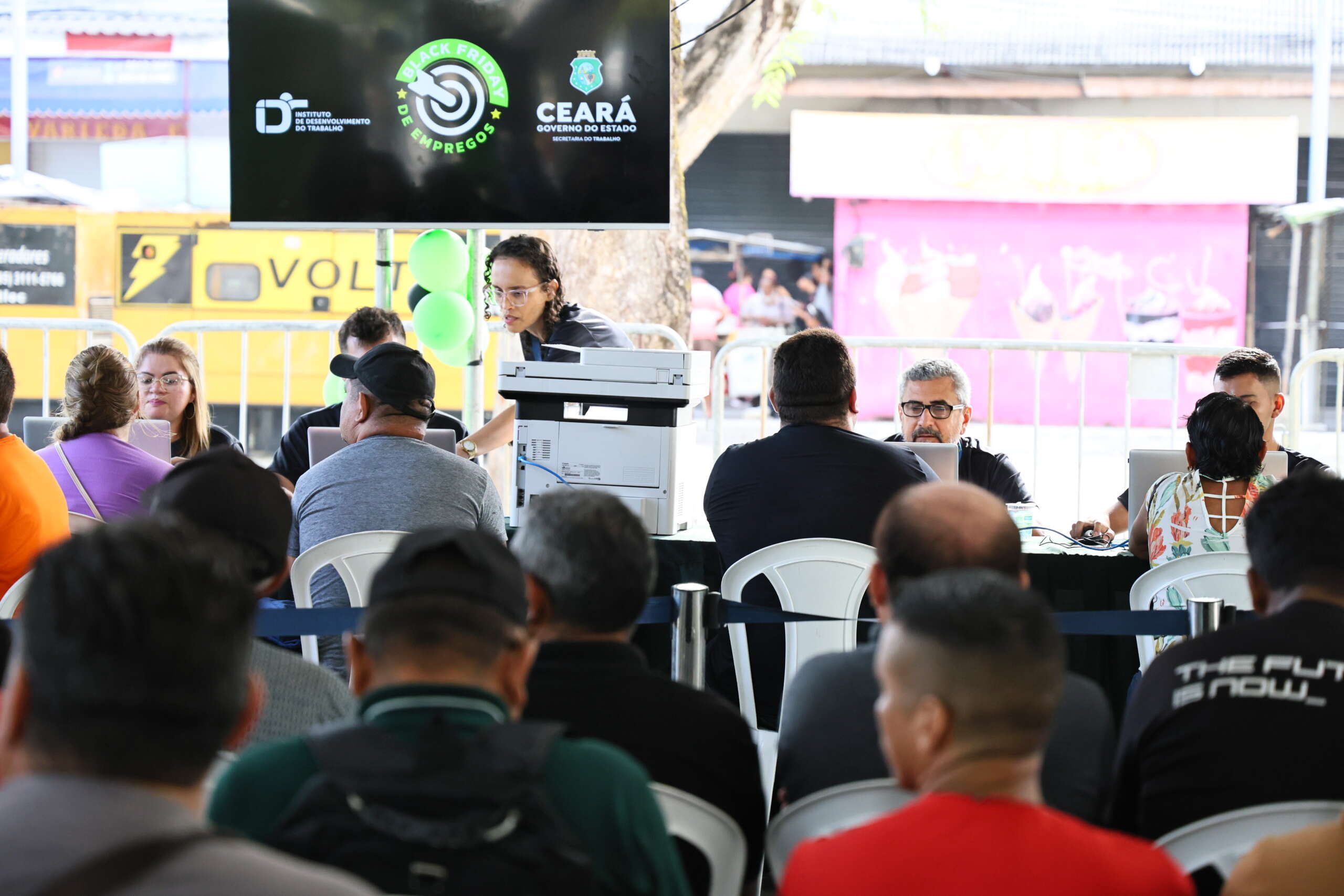 Governo do Ceará realizou mais uma edição da Black Friday de Empregos com oferta de cerca de 7 mil vagas de trabalho