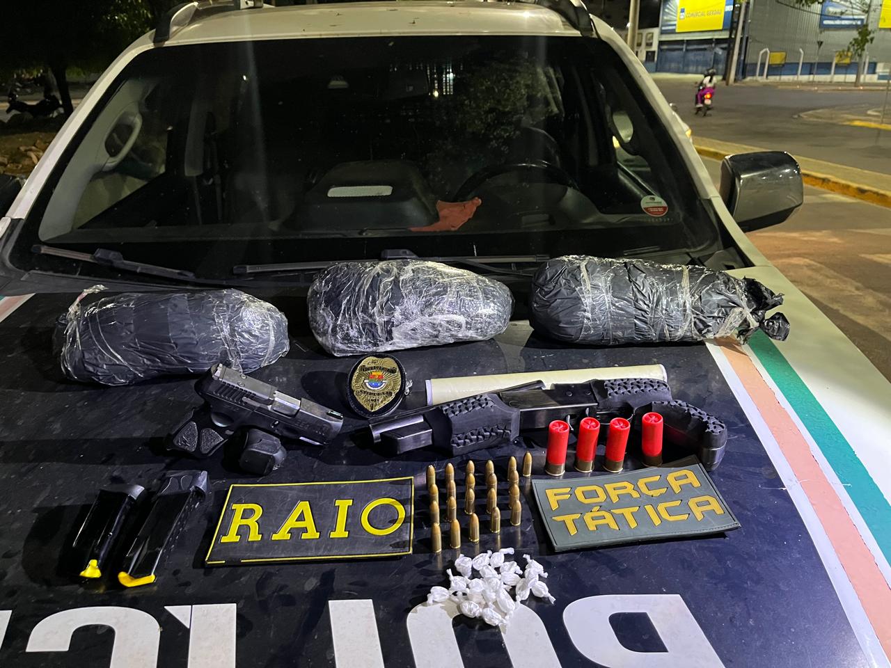 Ofensiva policial resulta na prisão de dois suspeitos e na apreensão três armas de fogo e drogas no Cariri