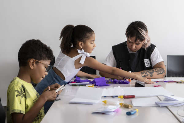 Pinacoteca do Ceará encerra novembro com oficina, yoga e atividades infantis