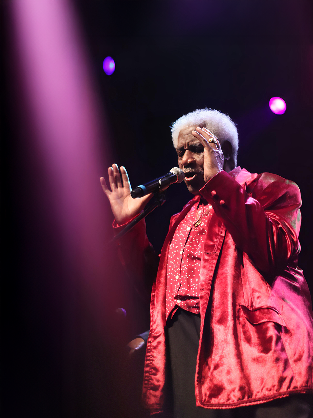 Tony Tornado apresenta o show Soul & Emoção no Cineteatro São Luiz