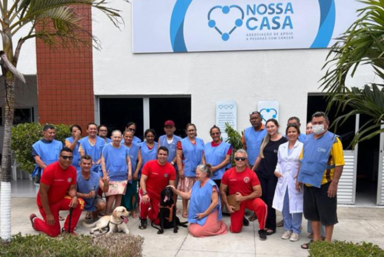 Projeto CãoTerapia: Cães do CBMCE levam amor e esperança a pacientes do CRIO