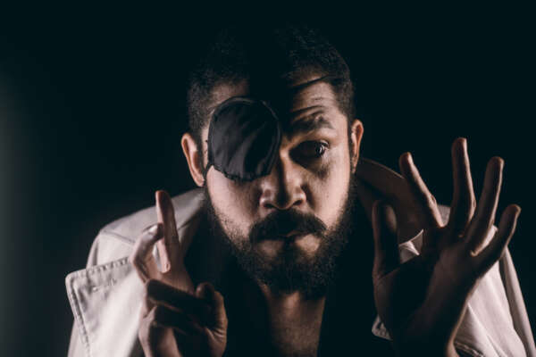 “Gato Preto”: Theatro José de Alencar recebe espetáculo que une rock e teatro em conto de terror brasileiro