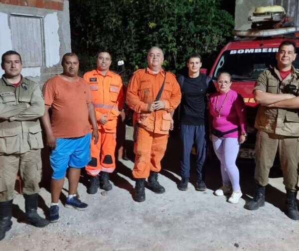Corpo de Bombeiros resgata vítima de área de mata que enviou sinal de SOS via celular