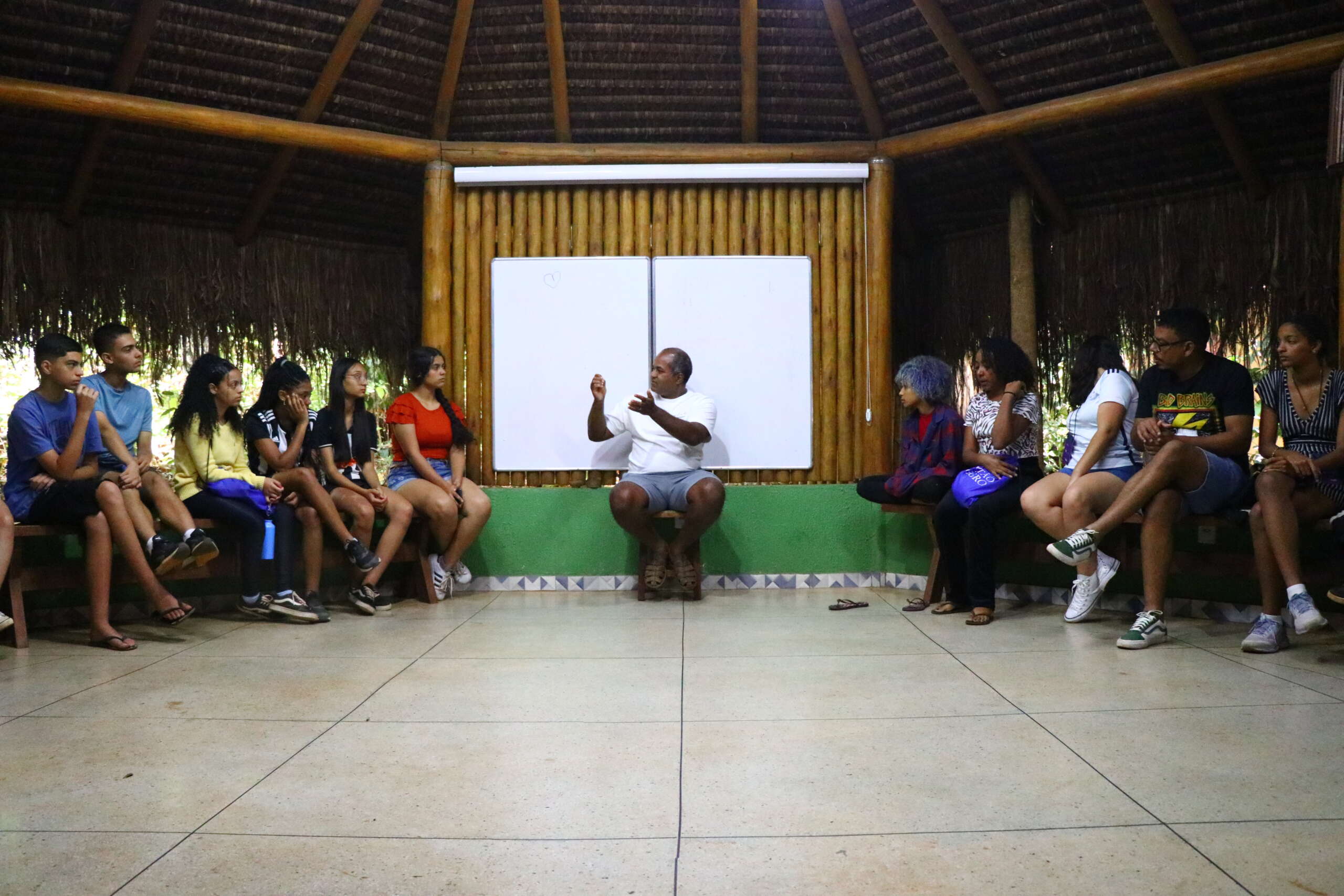 Arte, território e formação: Dalton Paula ministra aula aberta na Pinacoteca do Ceará