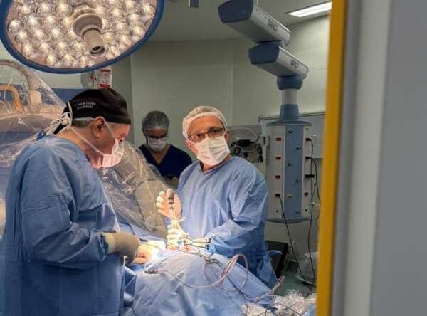 Hospital Regional Norte realiza primeira cirurgia de coluna com sistema de neuronavegação e amplia precisão em procedimentos complexos