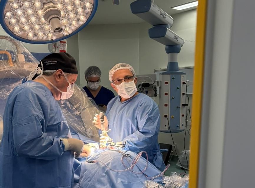 Hospital Regional Norte realiza primeira cirurgia de coluna com sistema de neuronavegação e amplia precisão em procedimentos complexos