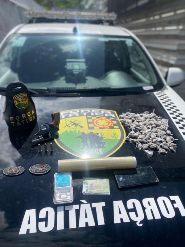 Policiais militares prendem homem com revólver e maconha embalada na Capital