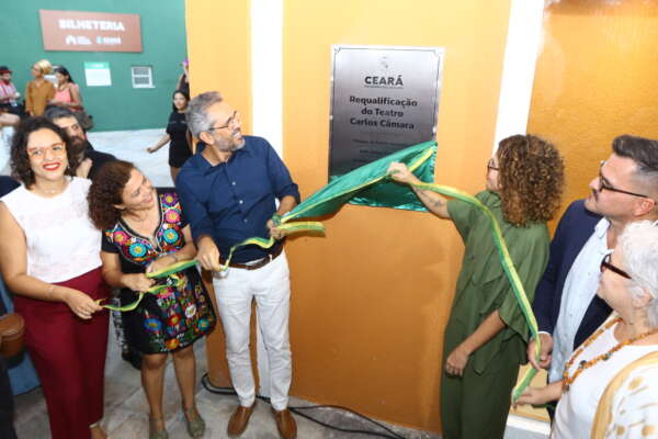 No Dia Nacional da Cultura, Governo do Ceará reabre Teatro Carlos Câmara revitalizado