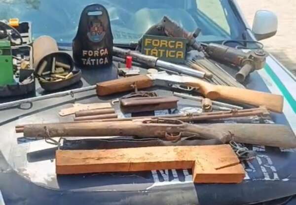 PMCE prende homem e apreende arsenal usado na fabricação clandestina de armas em Barbalha