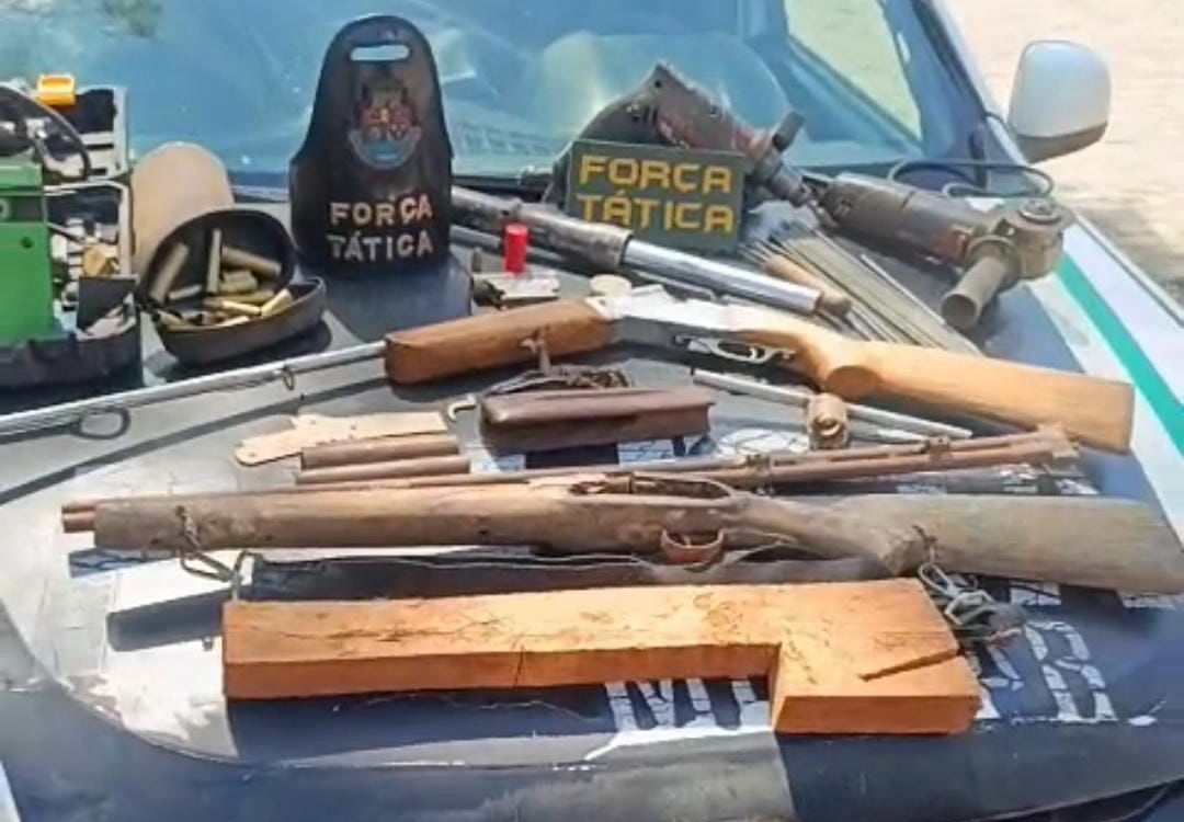 PMCE prende homem e apreende arsenal usado na fabricação clandestina de armas em Barbalha