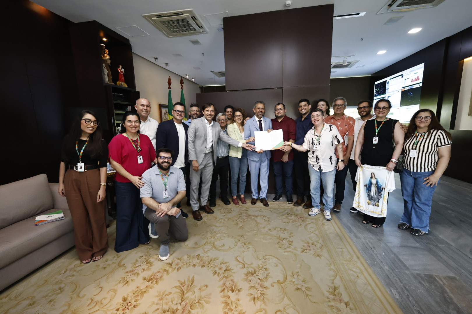 Governador Elmano de Freitas anuncia criação do Plano de Cargos e Carreiras para os servidores da Cultura