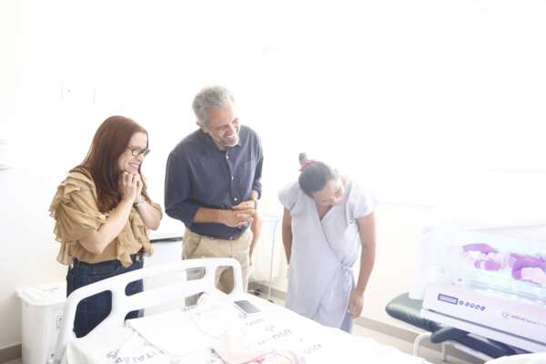 Governador Elmano anuncia abertura de 285 novos leitos obstétricos e neonatais; 185 no Hospital Universitário do Ceará (HUC)