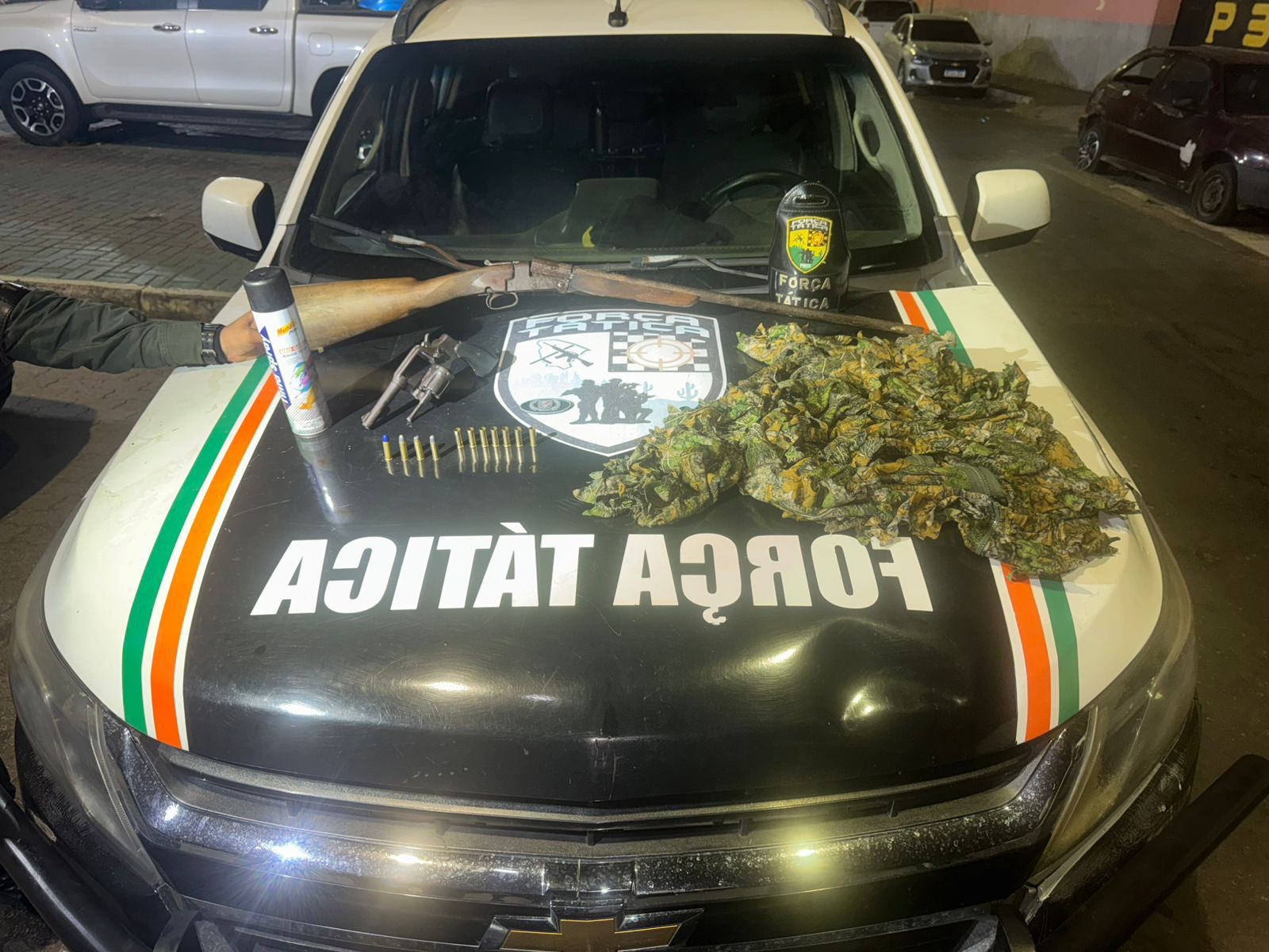 PMCE captura suspeito com armas por tentativa de homicídio na Região Metropolitana de Fortaleza