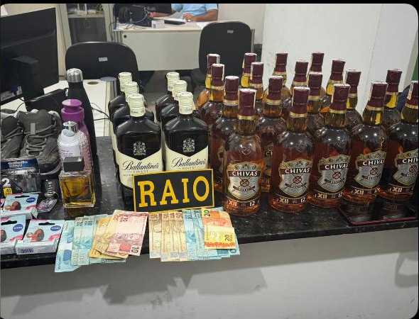 PMCE prende dupla suspeita de furtar 24 garrafas de whisky, sete protetores labiais e tênis no Eusébio