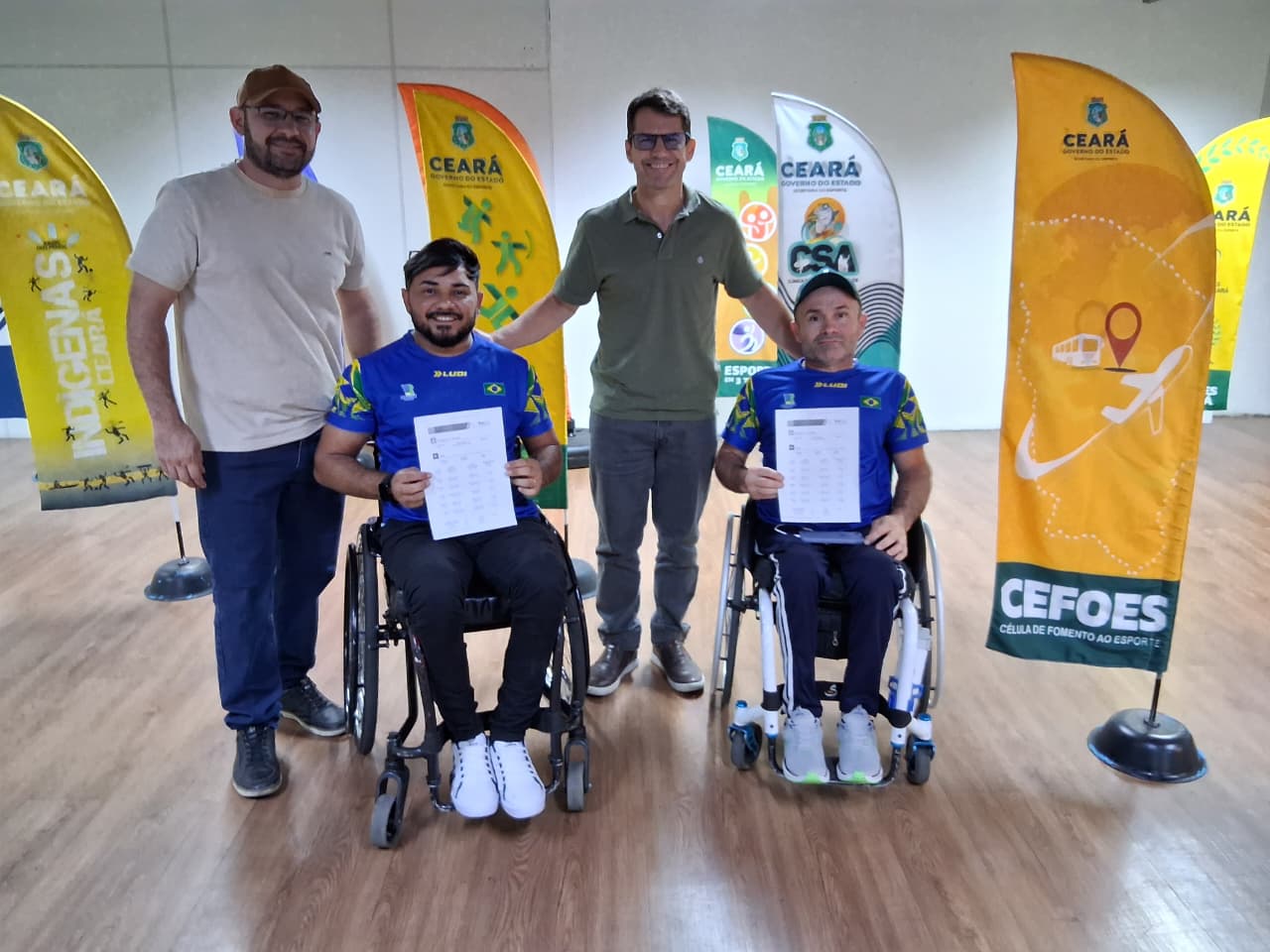 Atletas cearenses recebem passagens aéreas para disputar Campeonato Sudamericano de Parabadminton na Colômbia