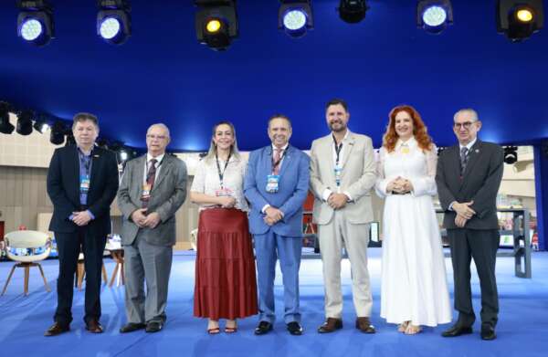 Ceará em destaque: governador Elmano de Freitas é homenageado na 20ª Expolog por avanços e investimentos em logística no estado