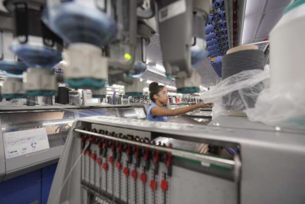 Ceará lidera crescimento industrial no Nordeste e registra alta de 2,9% em setembro