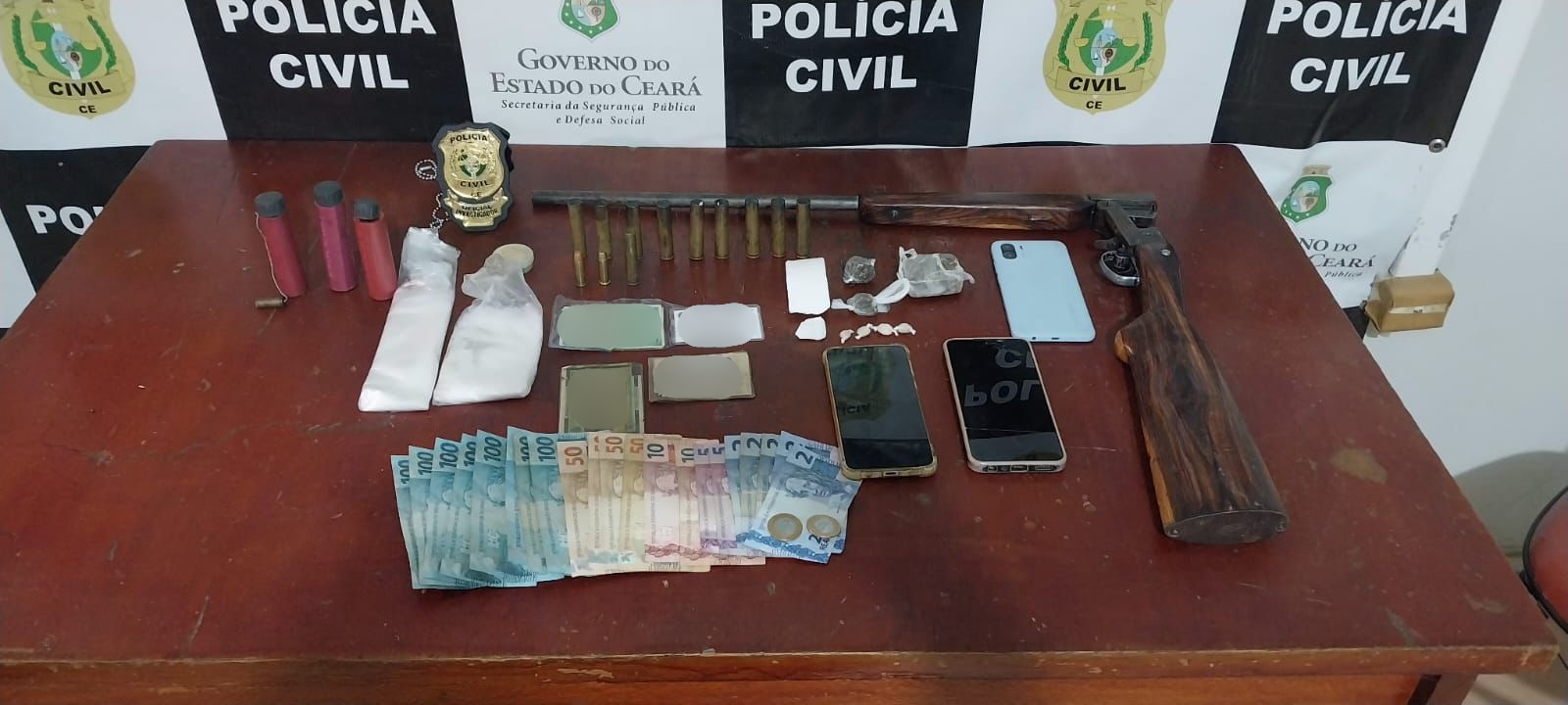 PCCE prende dupla em flagrante em posse de drogas e arma de fogo em Quixeramobim