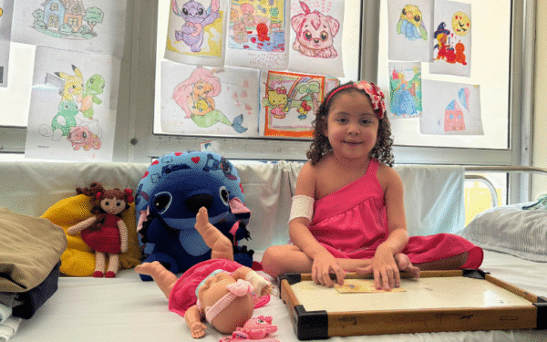 Equipe do Hias realiza desejo de paciente de ir ao cinema pela primeira vez