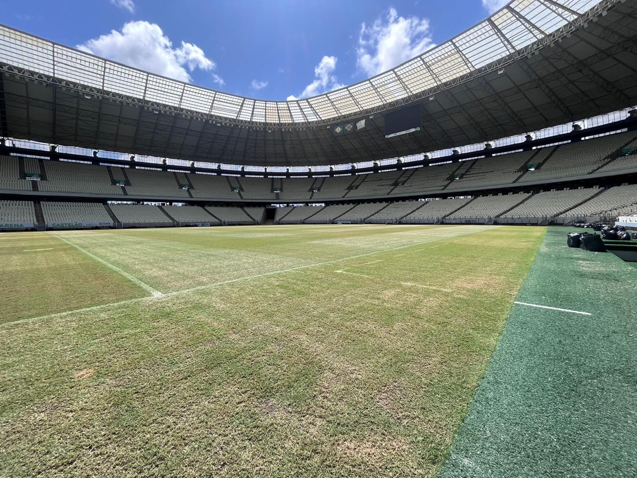 Arena Castelão inicia revitalização do gramado após a realização de 52 jogos em 2025