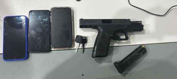 Quatro pessoas são capturadas pela PCCE em posse de arma de fogo e celulares em Fortaleza