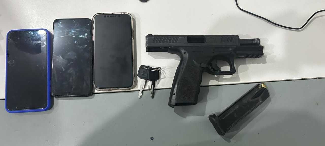 Quatro pessoas são capturadas pela PCCE em posse de arma de fogo e celulares em Fortaleza
