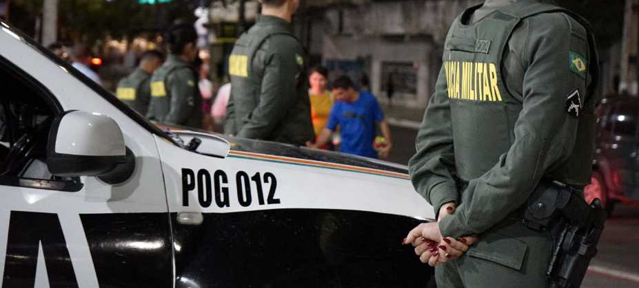 PMCE prende advogado suspeito de transportar bilhetes para integrante de grupo criminoso