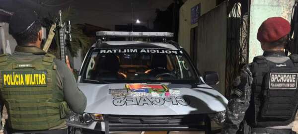 PMCE apreende drogas escondidas em córrego da Capital com auxílio de um cão farejador