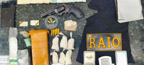 Suspeito com arma de fogo e mais de 1 kg de drogas é preso na zona rural de Granja