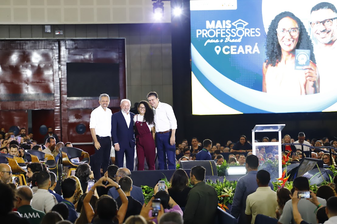 Governos Federal e do Ceará entregam Carteira Nacional Docente, vouchers para professores e anunciam 3ª etapa do ITA