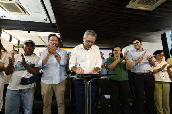 Com investimento superior a R$ 20 milhões, Governo do Ceará lança novo edital do Programa Auxílio Catador e realiza entregas