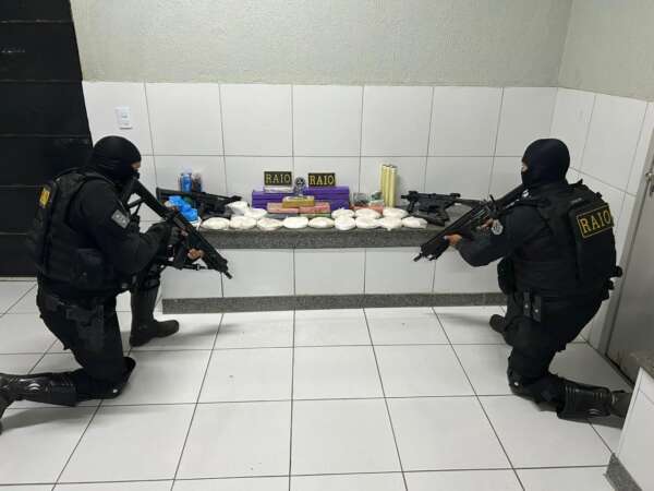 PMCE apreende mais de 20 kg de drogas e artefatos explosivos durante ação em Tauá
