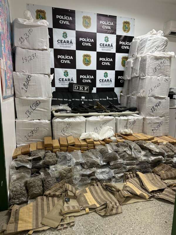 PCCE localiza “bunker” e apreende cerca de uma tonelada de drogas, armas e munições em Aquiraz