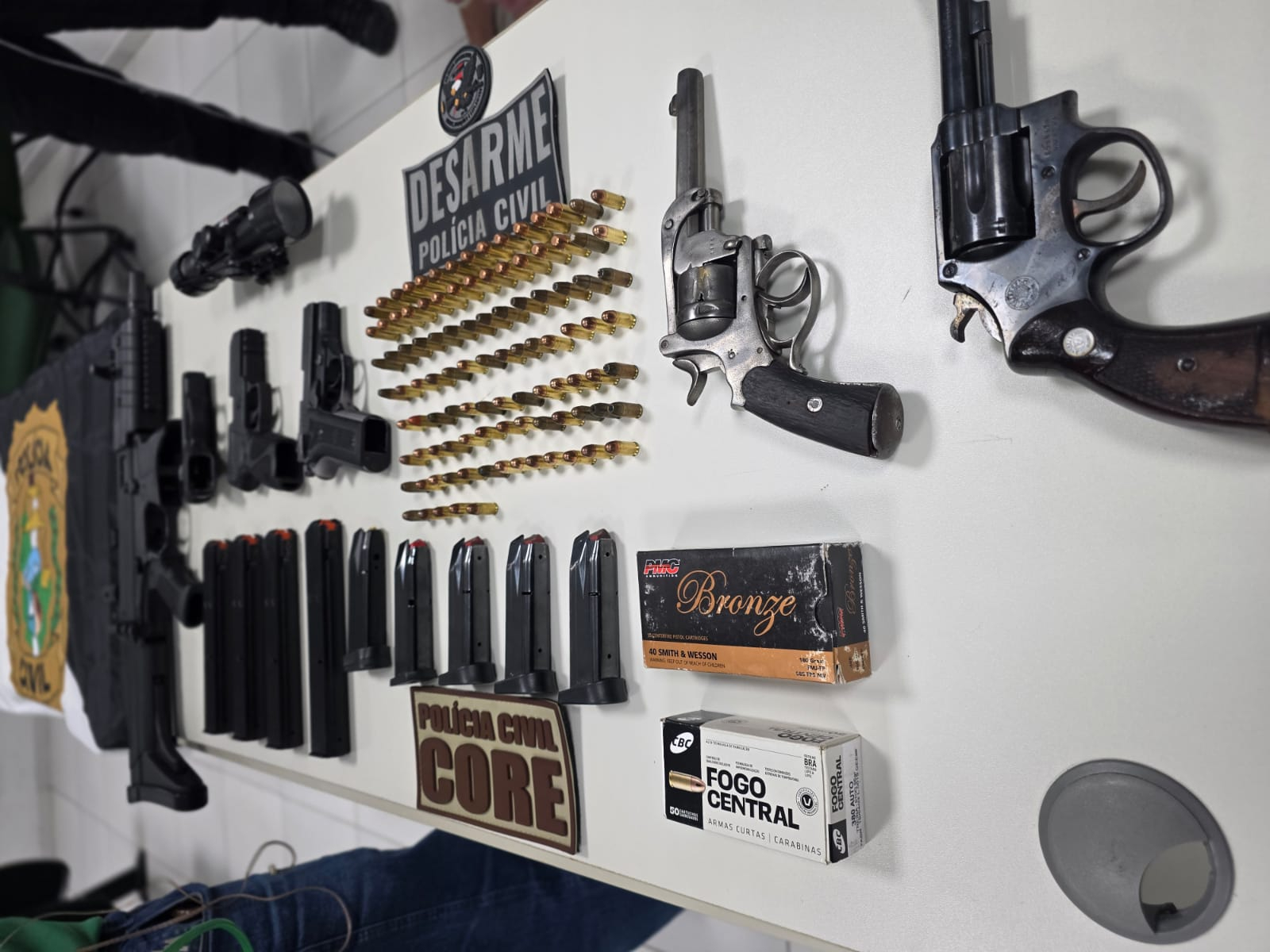 Polícia Civil cumpre seis mandados de prisão durante operação em Fortaleza e RMF