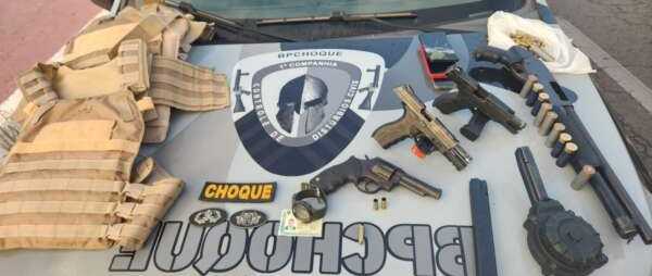 PMCE captura três homens e apreende quatro armas de fogo após homicídio em Maracanaú