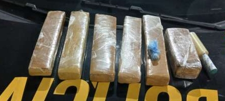 Polícia Militar captura dupla e apreende quase 8 kg de maconha em Paracuru