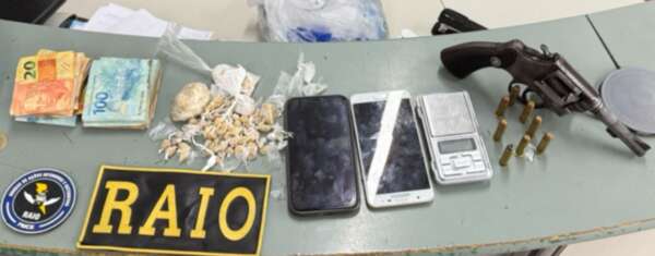 Polícia Militar captura suspeito com drogas e arma de fogo em Canindé