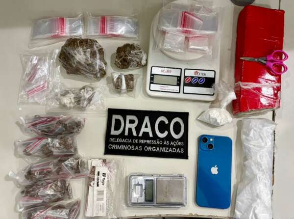Mulher é presa em flagrante pela PCCE por tráfico de drogas em Fortaleza