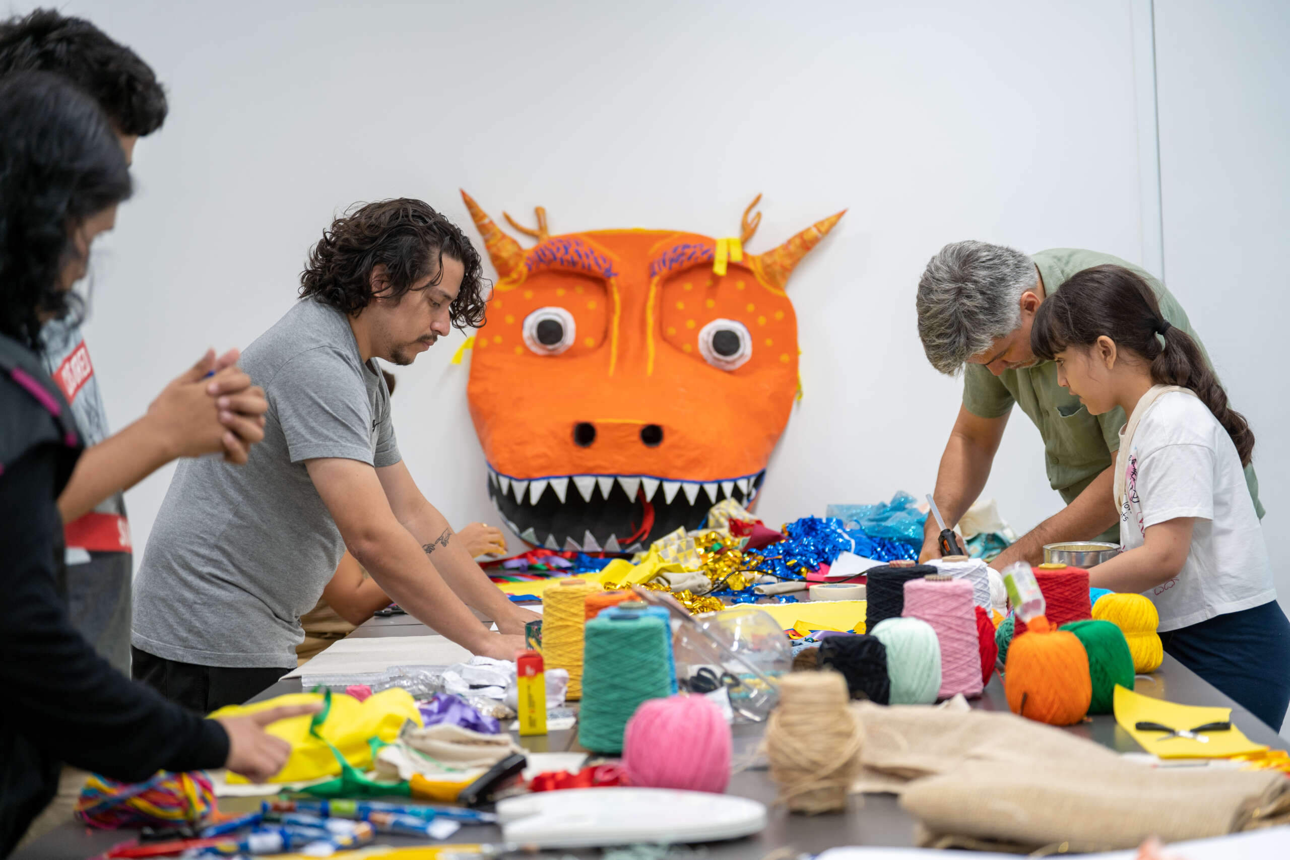 Pinacoteca encerra programação de férias com oficina infantil em clima de carnaval e Conversa de Ateliê