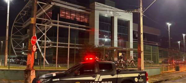 Com auxílio de drone, PCCE prende em flagrante suspeito de homicídio e tráfico de drogas na Messejana