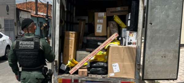 PMCE recupera veículo com carga roubada no bairro Bom Jardim