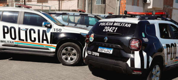 PMCE prende homem em flagrante por extorsão após falsa proposta de emprego em Fortaleza