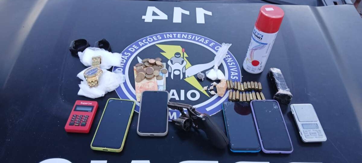 PMCE captura trio com arma e drogas em Guaraciaba do Norte