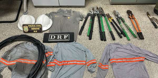 Durante ofensivas na Capital e RMF, PCCE captura dez pessoas e apreende duas toneladas de fios de cobre, armas e dinheiro