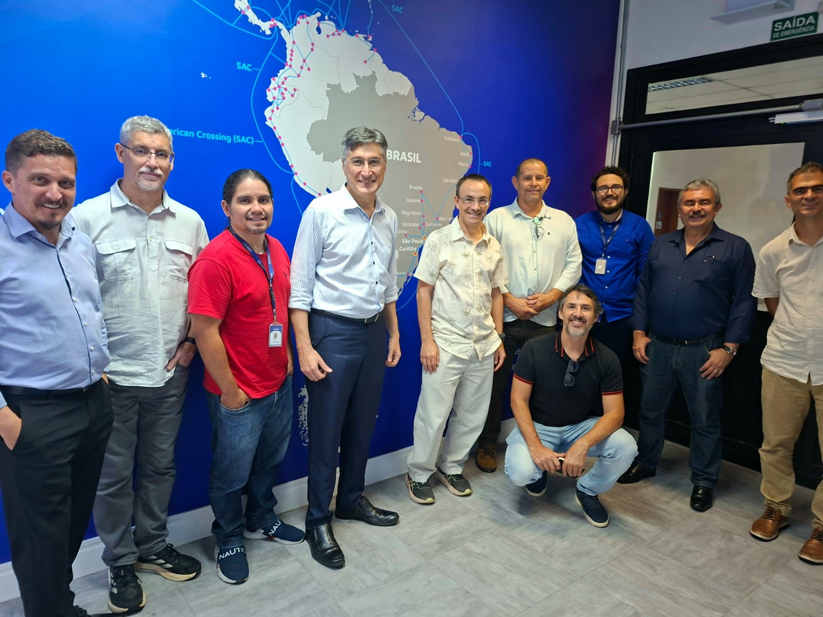 Comitiva do Banco Mundial visita sistemas de cabo submarino em Fortaleza