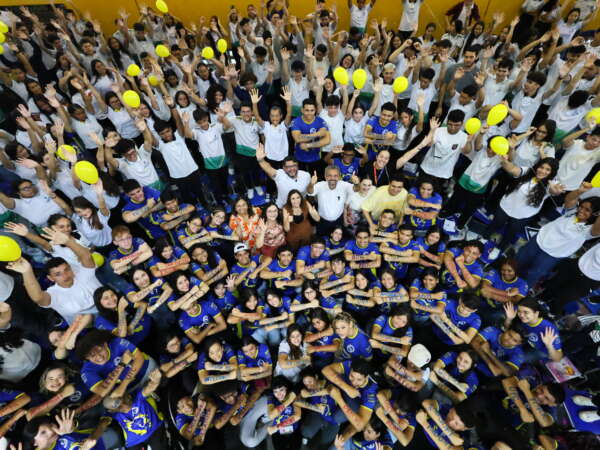EEMTI César Cals celebra recorde de aprovações no Ensino Superior com visita do governador Elmano de Freitas
